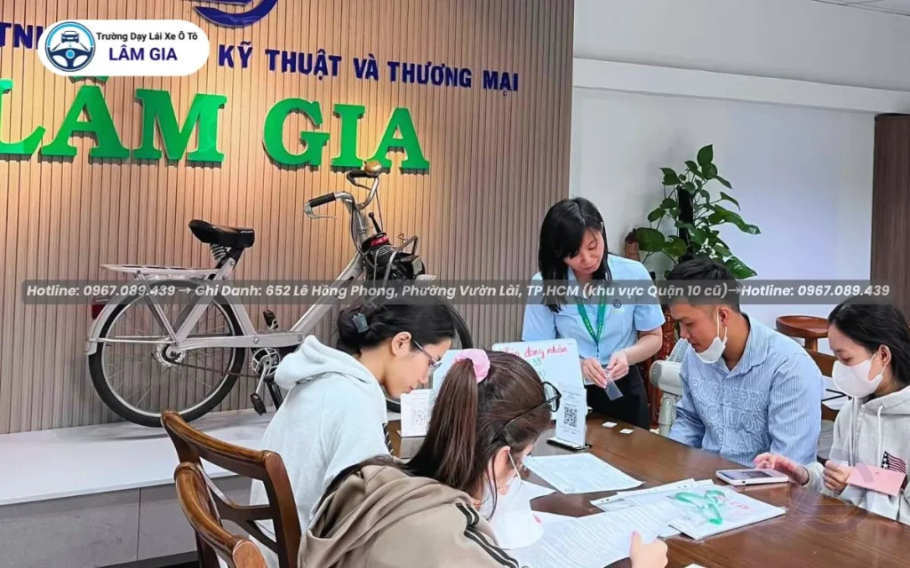 hình ảnh văn phòng thực tế tại trường dạy lái ô tô Lâm Gia