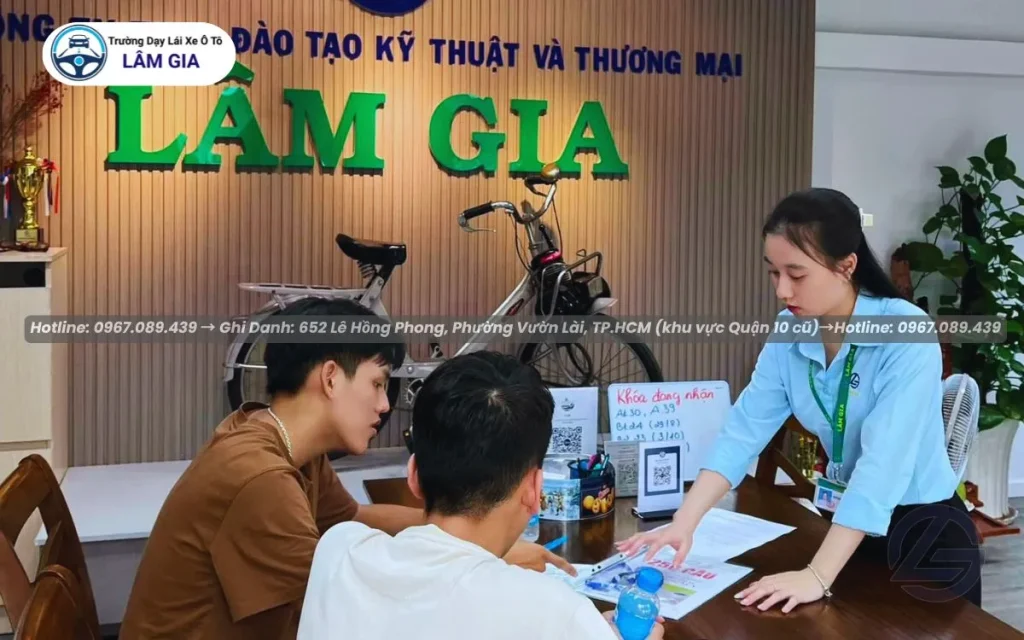 hình ảnh văn phòng thực tế tại trường dạy lái ô tô Lâm Gia
